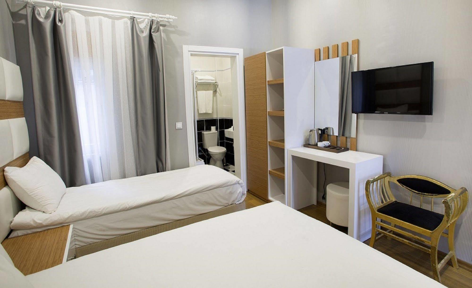 La Pazza Suites Стамбул Экстерьер фото