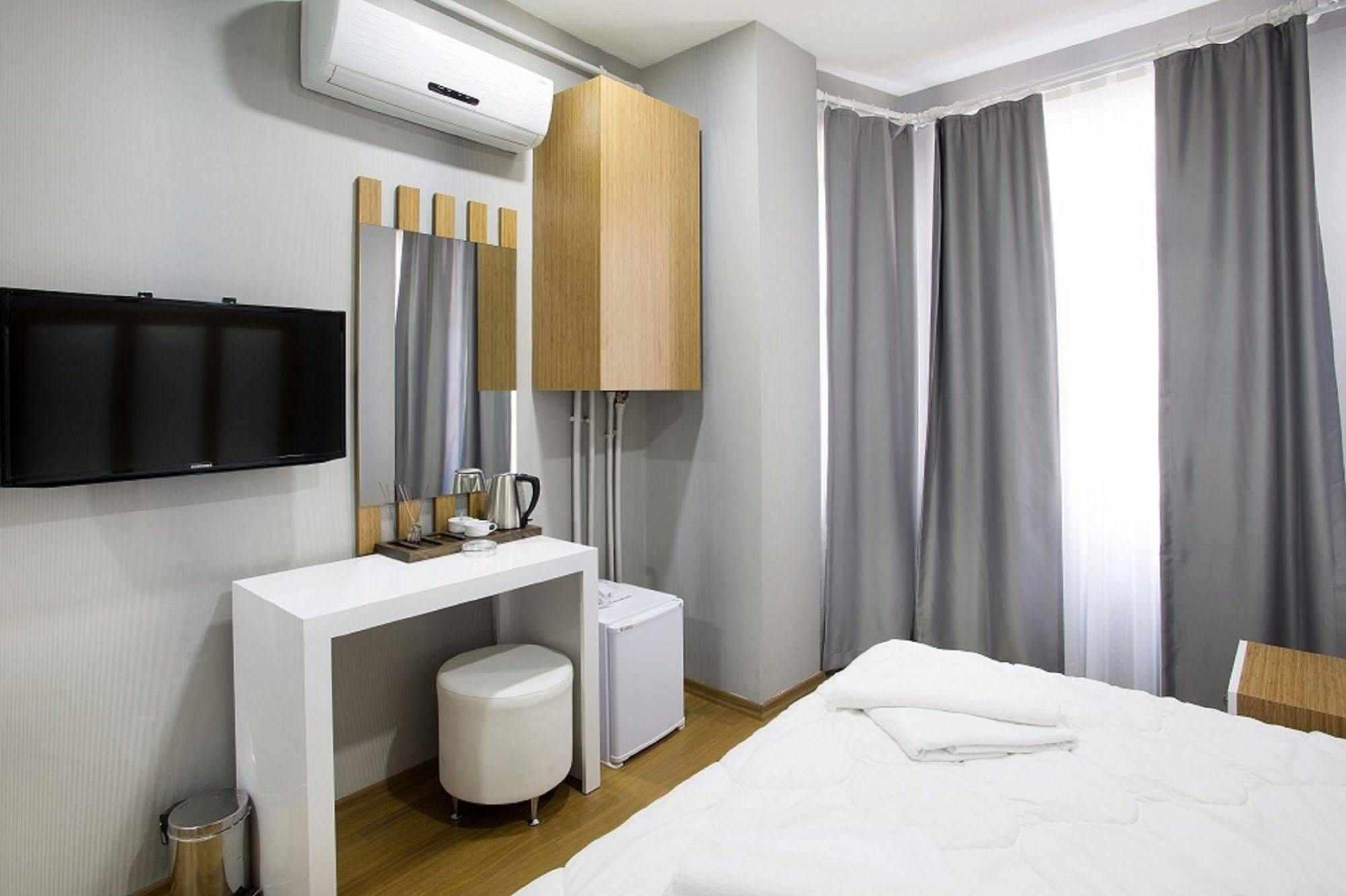 La Pazza Suites Стамбул Экстерьер фото